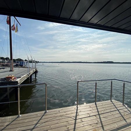 Hausboot Fjord Nordstern Mit Dachterrasse In Schleswig Hotell Exteriör bild
