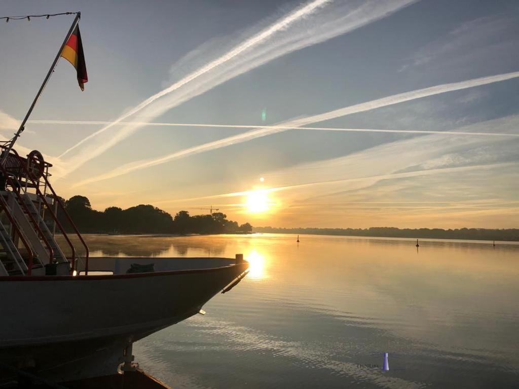Hausboot Fjord Nordstern Mit Dachterrasse In Schleswig Hotell Exteriör bild